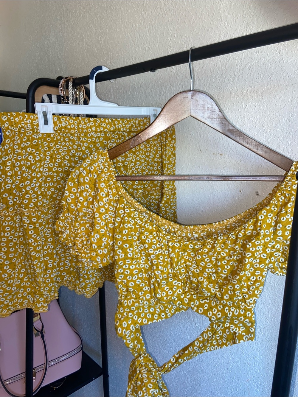Women’s Mustard Yellow Floral Tie-Front Crop Top
